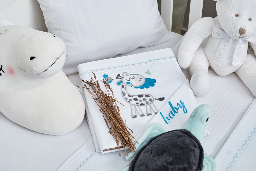 Σεντόνια Σετ Λευκό με Kέντημα Giraffe Blue - (2x 120x160 + 1 μαξ. 30x40) - BABY- COKITEX