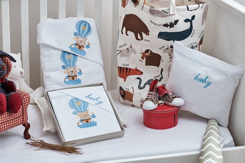 Σεντόνια Σετ Λευκό με Κέντημα Baloon Blue - (2x 120x160 + 1 μαξ. 30x40) - BABY- COKITEX