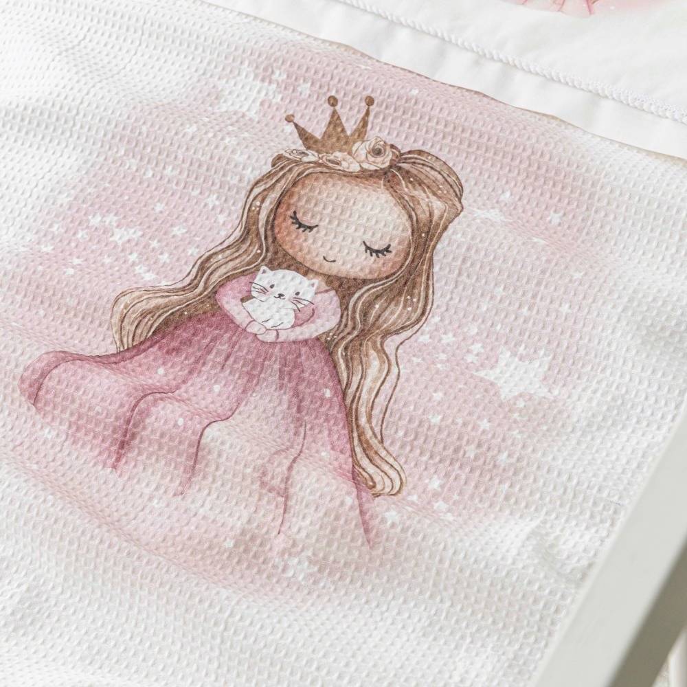 Alternative view of Κουβέρτα Πικέ Κούνιας Little Queen - 110 x 140 cm - Λευκό-Ροζ - Borea Home Textiles