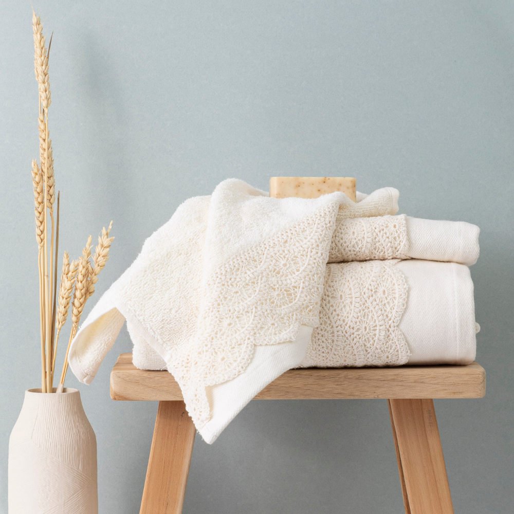 Alternative view of Πετσέτες Σετ 3ΤΜΧ Ερατώ - 70 x 140 / 50 x 90 / 30 x 50 cm - Λευκό - Borea Home Textiles
